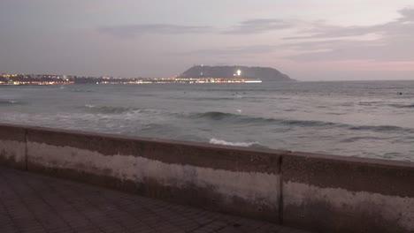 Sunset-over-sea-shore-on-Miraflores,-Lima,-Per?