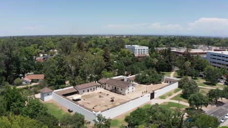 Wide-aerial-panning-shot-of-the-old-trading-post-Sutter's-Fort-in-Sacramento