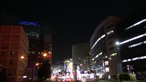 Autos-Passieren-Eine-Kreuzung-In-Tokio,-Japan