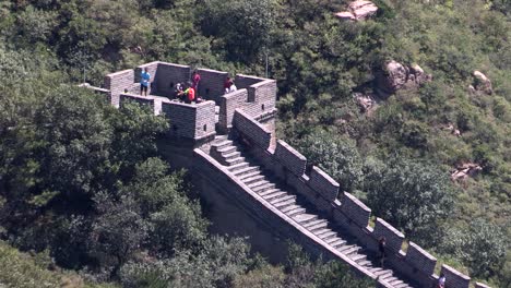 Wachturm-Mit-Touristen-Auf-Der-Chinesischen-Mauer-In-China