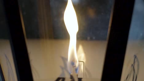 Nahaufnahme-Einer-Flamme-In-Einer-Lampe-In-Zeitlupe-Mit-120-Bildern-Pro-Sekunde
