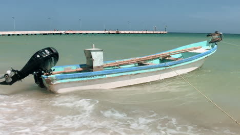 Fischerboot-Im-Progreso-Leben-In-Merida,-Yucatan,-Mexiko
