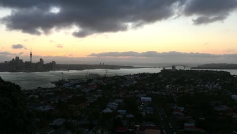 Timelapse-of-sunset-in-Auckland-City,-view-from-North-Point,-New-Zealand