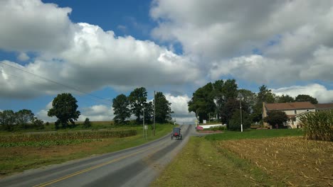 Amish-Horse-and-Buggy-going-down-the-Road