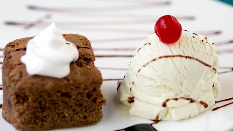 brownie-with-vanilla-ice-cream