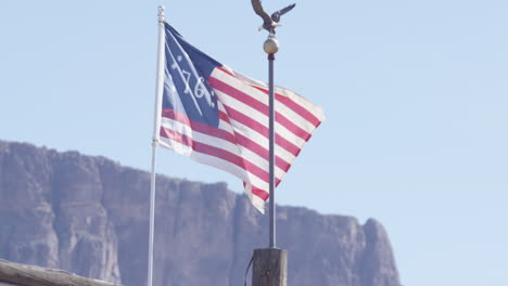 Alejar-De-76-Bandera-Americana-Cámara-Lenta