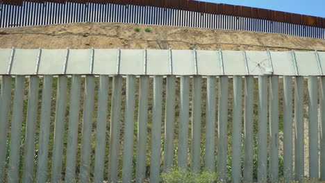 Doppelter-Grenzzaun-Zwischen-Den-Vereinigten-Staaten-Und-Mexiko-In-Der-Nähe-Von-San-Ysidro,-Kalifornien