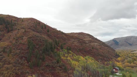 Drone-footage-of-fall-colors-in-the-mountains