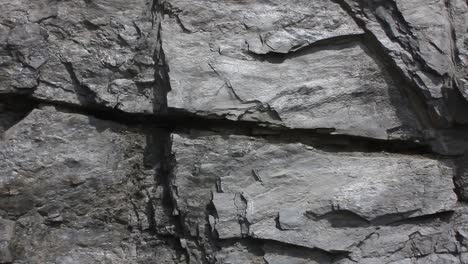 Als-Hintergrund-Könnte-Eine-Graue-Granitwand-Mit-Rissen-Dienen