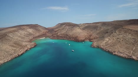 Aerial-shot-of-a-inlet-with-boats-and-little-beaches-in-the-Partida-Island,-Archipiélago-Espíritu-Santo-National-Park,-Baja-California-Sur