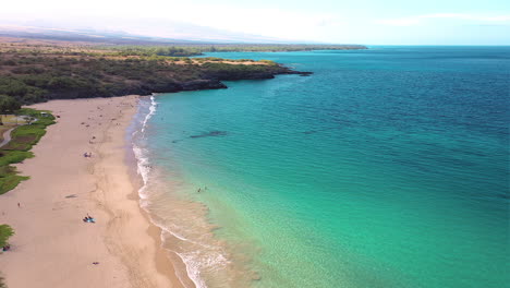 Drohnenaufnahmen-über-Dem-Hapuna-Strand-Auf-Der-Großen-Insel-Hawaii