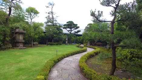 POV,-walking-through-Nezu-museum-garden