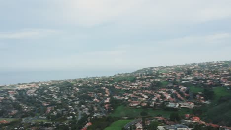 Midday-drone-view-and-doing-panorama-movement-to-the-right-above-the-Palos-Verdes-Estates,-California