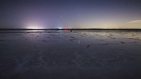 Timelapse-of-moonset-and-stars-in-a-mirror-like-lake