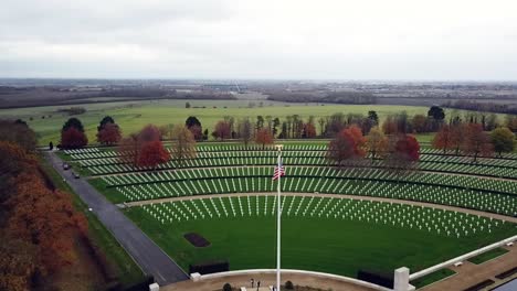 Vista-Aérea-Del-Cementerio-Americano-Y-Memorial-En-Cambridge,-Reino-Unido