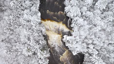 Winterluftaufnahme-Des-Tahquamenon-Falls-State-Park