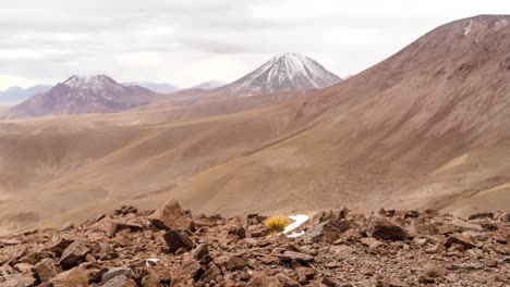 Desert-timelapse-with-Licancabur-Volcano-in-the-background,-South-America,-Chile