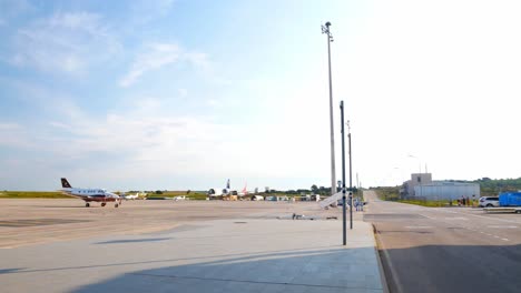 Vista-Panorámica-De-La-Terminal-Y-Plataforma-En-El-Aeropuerto-De-Castellon,-España