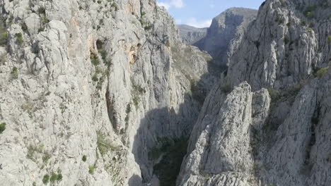 Luftpanoramablick-Auf-Die-Malerischen-Berge-Samarske-Stijene-Bei-Mrkopalj,-Kroatien