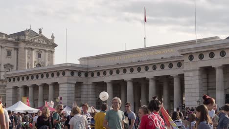 Freitags-Versammelten-Sich-Menschenmengen-Auf-Dem-Heldenplatz-In-Wien-Für-Künftige-Proteste-Gegen-Den-Klimawandel-In-Wien,-Österreich