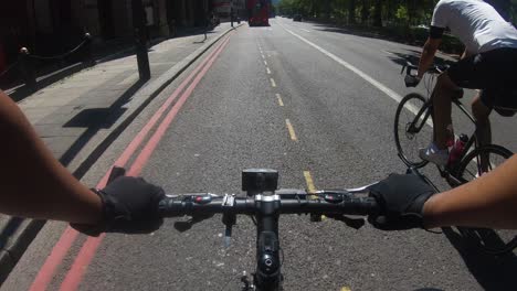 POV-Radfahren-Auf-Der-Park-Lane-A4202-In-London