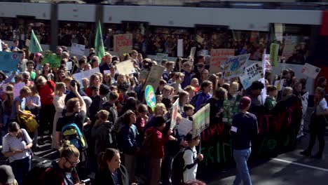 Freitage-Für-Zukunft-Demonstranten-Demonstrieren-Für-Klimagerechtigkeit,-Köln