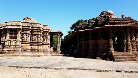 sunlit-outside-view-of-intricately-carved-exterior-and-pillars-of-Sabhamandapa,-the-assembly-hall,-and-Gudhamandapa,-the-shrine-hall