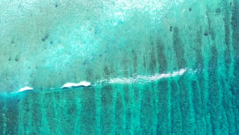 Aerial-View-Of-Waves-Crashing-On-Beach-In-Real-Time,-high-angle-background-shot