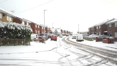 Starker-Schneefall-Erschüttert-Trent-In-Den-West-Midlands,-Nachdem-Plötzlich-Ein-Sturm-Aufkommt-Und-Die-Stadt-Mit-Eis-Und-Schnee-Bedeckt,-Ein-Schneebedeckter-Schneesturm