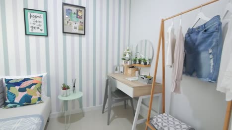 Small-Bedroom-Decoration-With-Striped-Wall