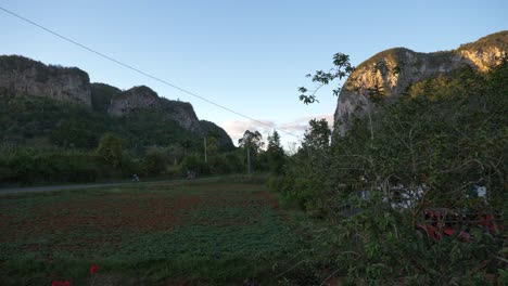 Viñales-Valley-view,-Mogotes,-mountains,-farmer-houses,-cuban-land-scape