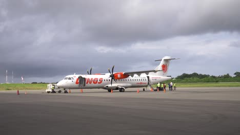 Wings-Air-ATR-72-600-Flugzeuge-Am-Flughafen-Labuan-Bajo,-Indonesien