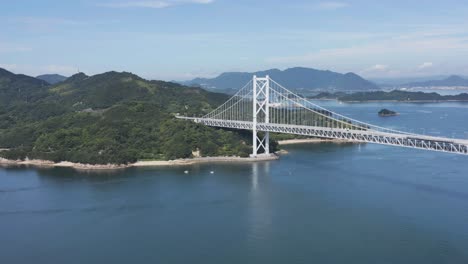 4K-Luftaufnahme-Der-Brücke-Auf-Der-Japanischen-Schnellstraße-Shimanami-Kaido