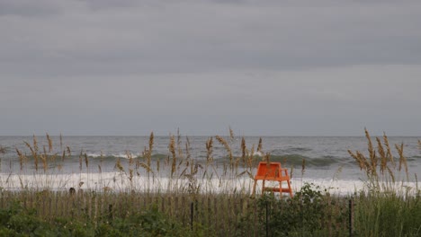 Dunes-and-lifeguard-chair-along-ocean-in-Myrtle-Beach,-South-Carolina