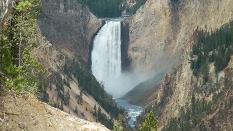 Der-Grand-Canyon-Des-Yellowstone-Nationalparks-Lower-Falls-Mittlere-Weitwinkelaufnahme