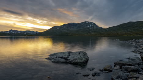 Breathtaking-Sunset-Scenery-By-The-Vavatnet-Lake-In-Hemsedal,-Norway---timelapse