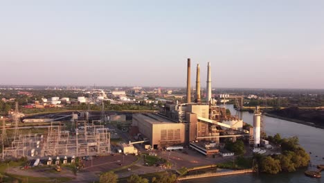 Kohlekraftwerk-Am-DTE-Rouge-River-Mit-Schornstein-In-Michigan,-USA