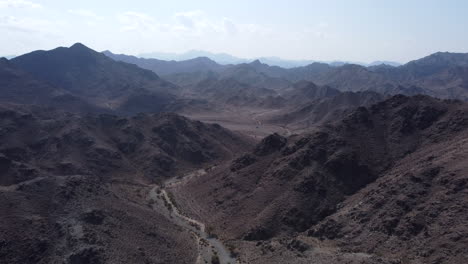 Montañas-Aisladas-En-El-Desierto-árabe