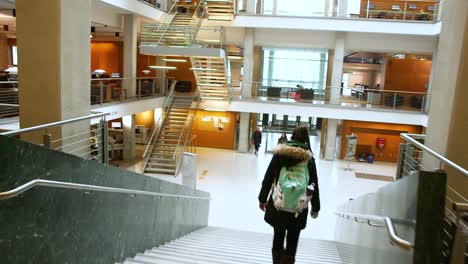 Thompson-Library-on-the-campus-of-Ohio-State-University,-follow-a-student-through-the-lobby