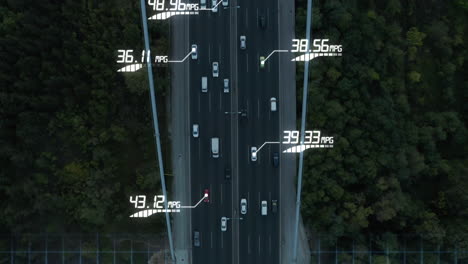 Seguimiento-Del-Kilometraje-De-Gas,-Economía-De-Combustible-De-Los-Automóviles-En-Una-Carretera---Animación-3d---Antena-De-Arriba-Hacia-Abajo