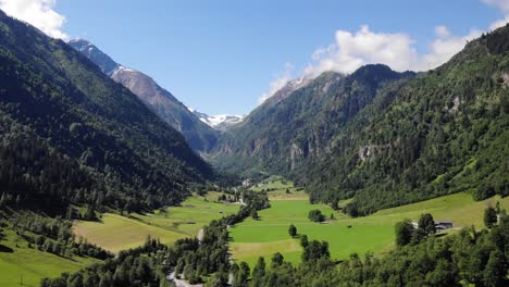 Green-Valley-Amidst-The-Alpine-Mountain-Range-Around-The-Klammsee-Lake,-Kaprun,-Salzburg,-Austria