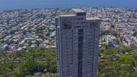 Wolkenkratzer-In-Der-Avenida-Anacaona-In-Santo-Domingo-City