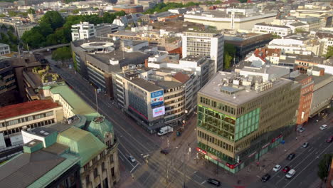 Paisaje-Urbano-Con-Vías-Urbanas-Y-Edificios-En-Bremen,-Alemania---Toma-Aérea