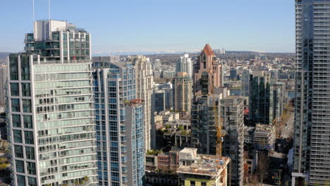Vista-Aérea-Ascendente-Que-Revela-El-Pintoresco-Paisaje-Urbano-De-Vancouver