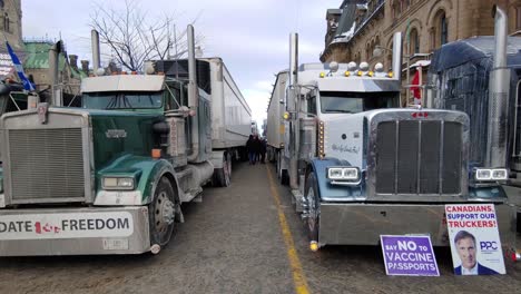 Freedom-Convoy-2022-National-Canadian-Truck-Strike-Protesta-En-El-Centro-De-La-Ciudad-Capital-Contra-El-Mandato-De-Vacunas-Y-Máscaras