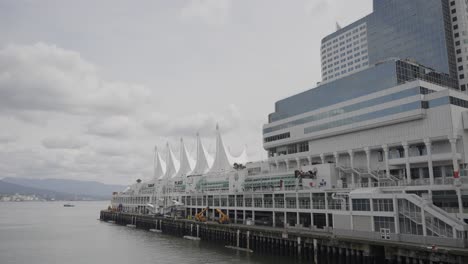 Famous-Canada-Place-cruise-port-and-convention-centre-in-Vancouver-bay,-mountains-in-background,-British-Columbia,-Canada