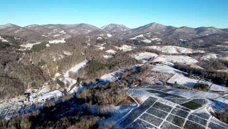 Weihnachtsbaumfarm-Am-Fuße-Des-Snake-Mountain,-North-Carolina,-In-Der-Nähe-Von-Boone,-North-Carolina,-North-Carolina