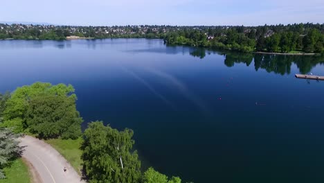 Rising-aerial-view-over-Green-Lake-in-Seattle,-Washington