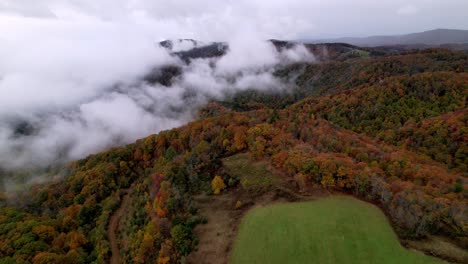 Herbstantenne-In-Der-Nähe-Von-Boone-And-Blowing-Rock,-North-Carolina,-Im-Blue-Ridge-Und-In-Den-Appalachen