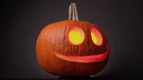 Colorful-Flaming-Cheerful-Pumpkin,-Jack-O-Lanterns,-Spinning-on-Halloween